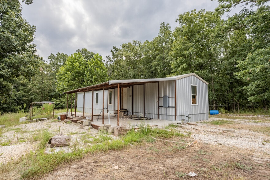 More Photos Of 3232 Tandy Rd, Fordland Industrial For Lease