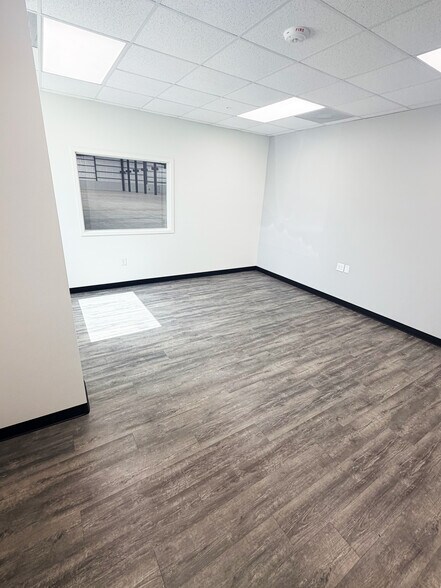 More Photos Of 2323 S Houston Ave, Humble Manufacturing For Lease
