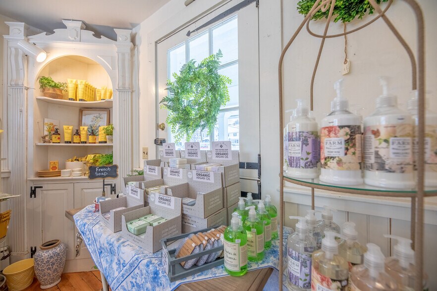 More Photos Of 16 West Main St, Wilmington General Retail For Sale