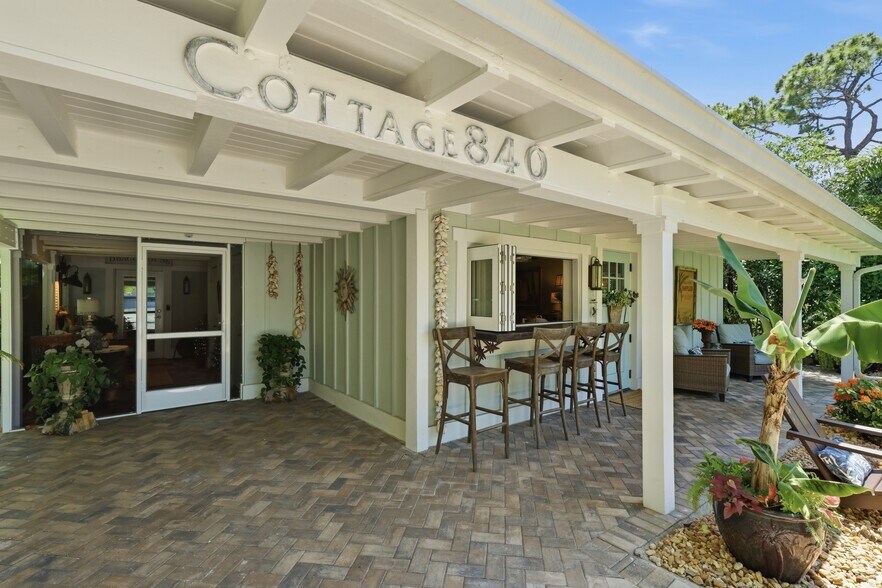 More Photos Of 840 Myrtle Ter, Naples Freestanding For Sale