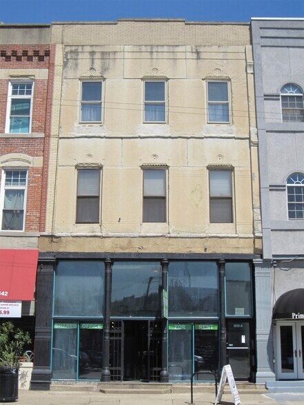 More Photos Of 1376 W Grand Ave, Chicago Storefront Retail Office For Lease