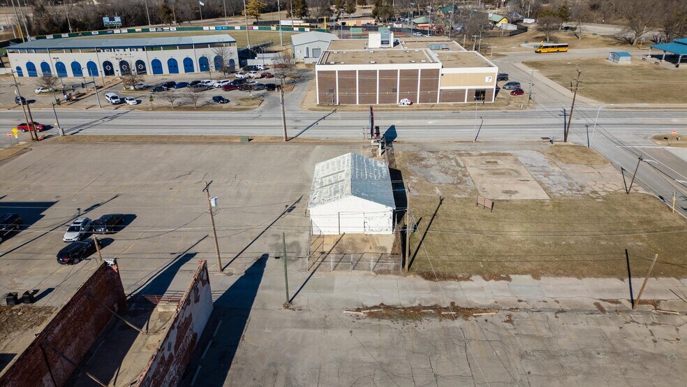 More Photos Of 100 Dewey Ave, Bartlesville Light Manufacturing For Sale