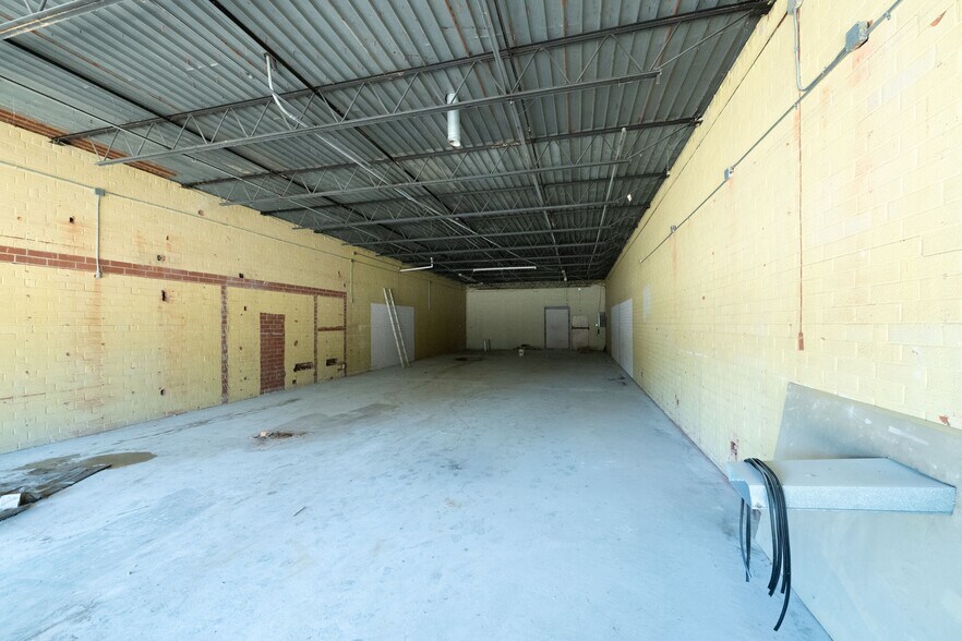 More Photos Of 711-719 N Madison Blvd, Roxboro General Retail For Lease
