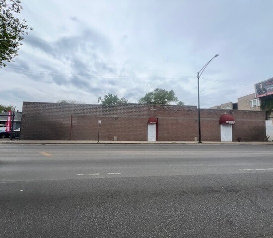 Primary Photo Of 706 Cicero ave, Chicago Freestanding For Sale