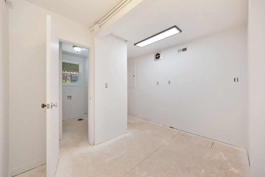 More Photos Of 1407-1409 Lincoln Way, Auburn Office For Sale