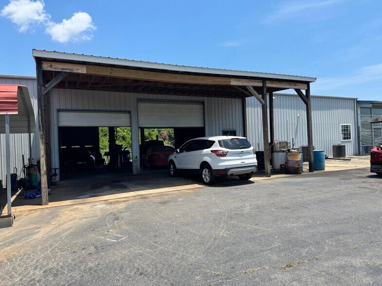 More Photos Of 975-979 E Liberty St, York Auto Dealership For Sale