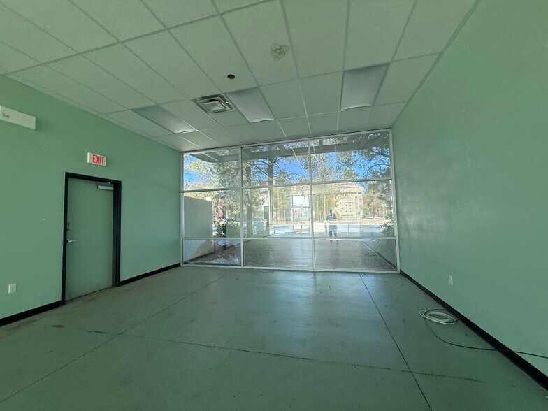 More Photos Of 2165 E Windmill Ln, Las Vegas Bank For Sale