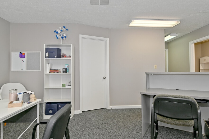 More Photos Of 1030 E Morgan St, Martinsville Office For Sale