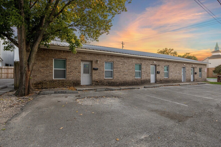 More Photos Of 6212 N Main St, Houston Office For Sale