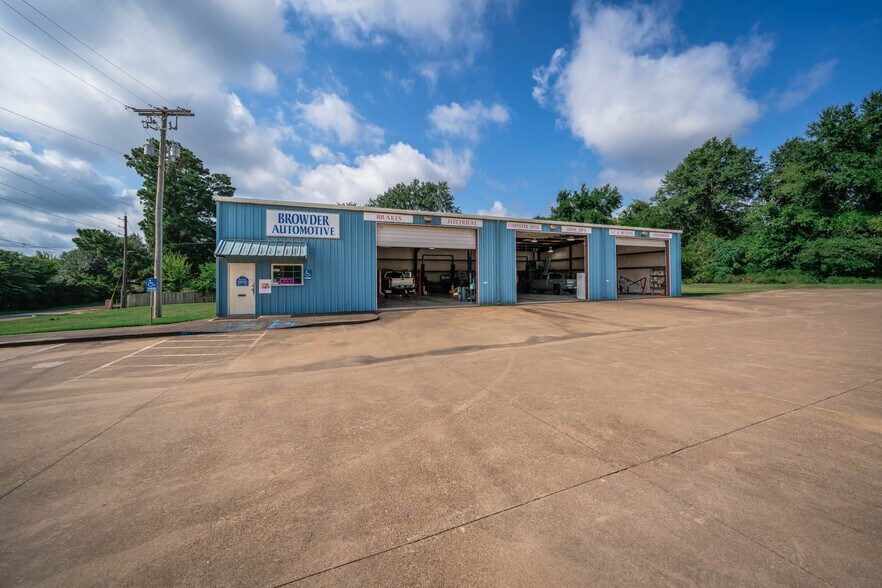 More Photos Of 4900 W Marshall Ave, Longview Auto Repair For Sale