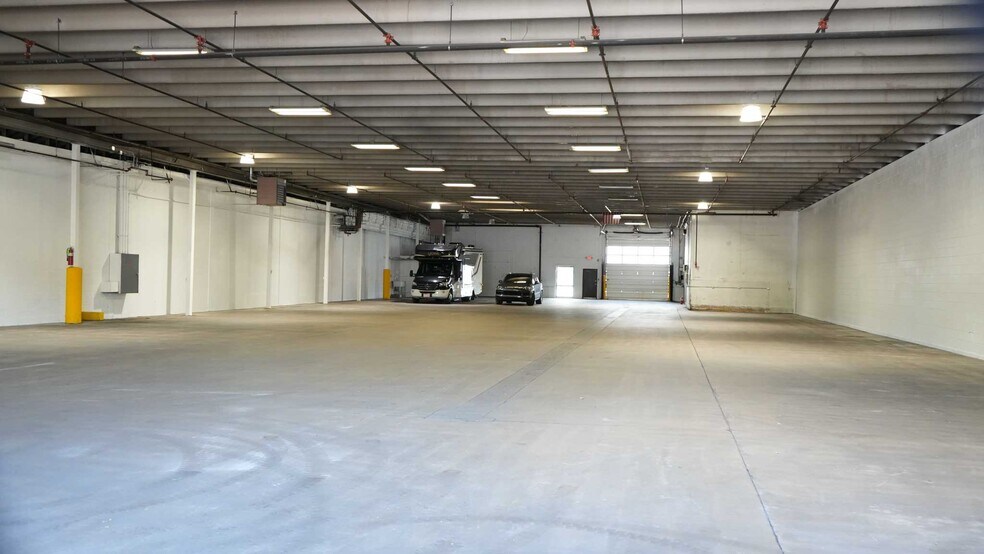 More Photos Of 10-14 S Spruce St, Colorado Spgs, Colorado Springs Distribution For Lease
