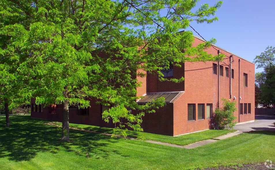 More Photos Of 1000 Plain St, Marshfield Office For Sale