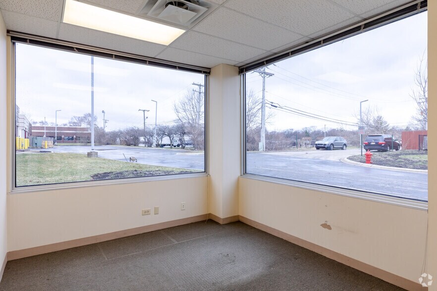 More Photos Of 1715-1785 Winnetka Cir, Rolling Meadows Unknown For Sale