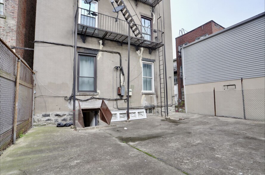 More Photos Of 2606 Central Ave, Union City Apartments For Sale