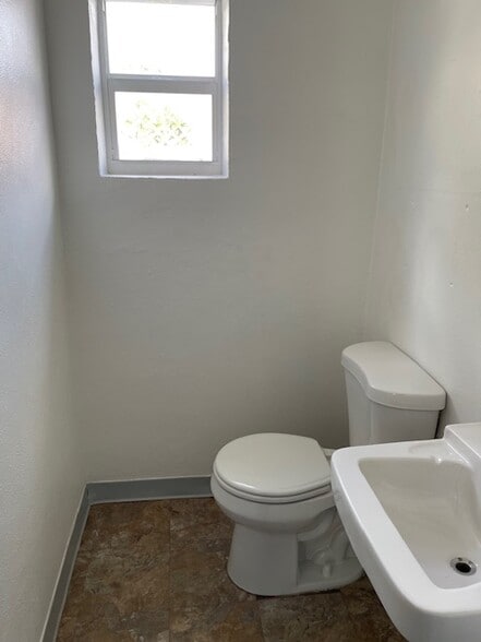 More Photos Of 1435 NE 4th Ave, Fort Lauderdale Storefront Retail Office For Lease