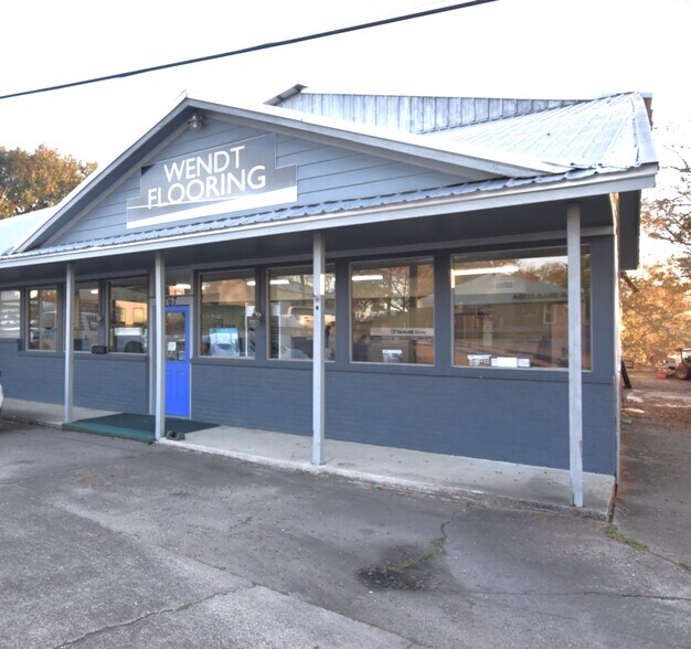 More Photos Of 767 W Main St, Bellville General Retail For Sale