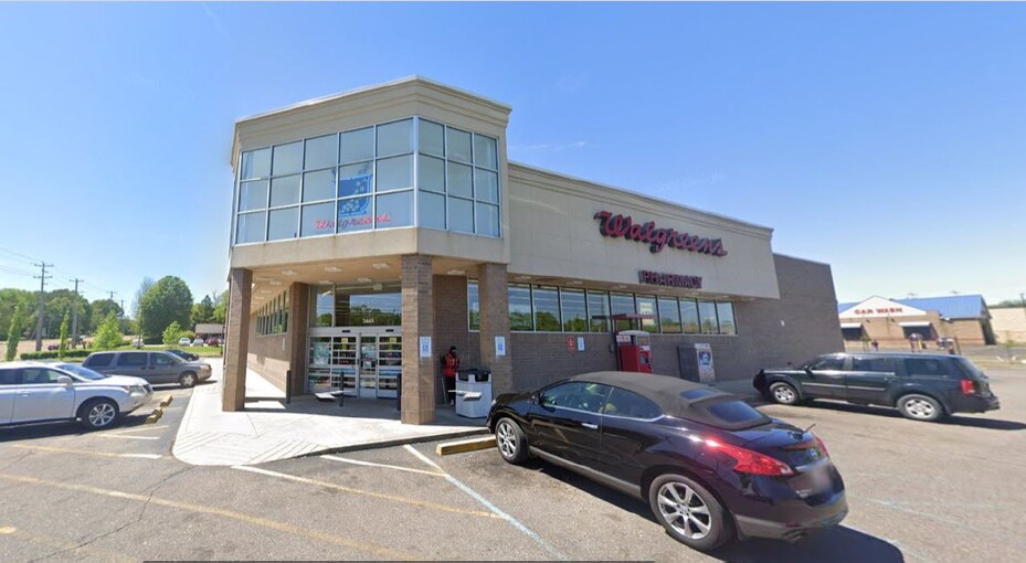 Primary Photo Of 3445 Elvis Presley Blvd, Memphis General Retail For Sale
