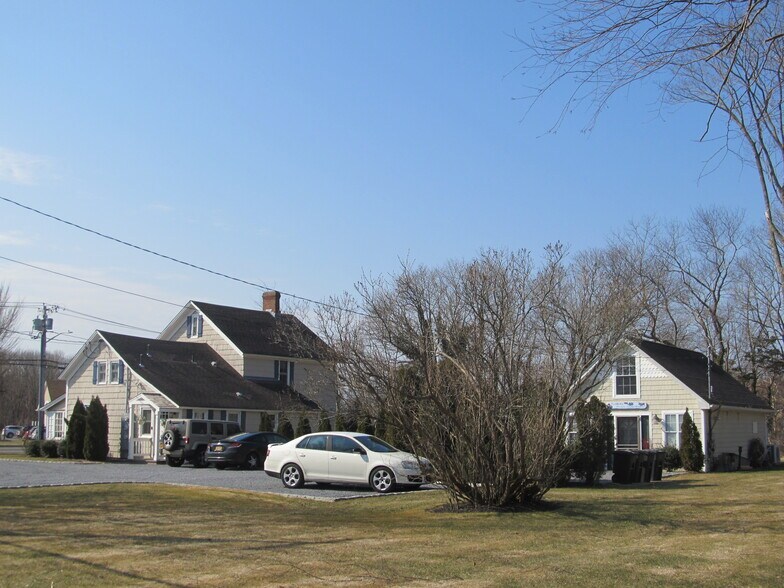 More Photos Of 591 Main St, Center Moriches Apartments For Lease