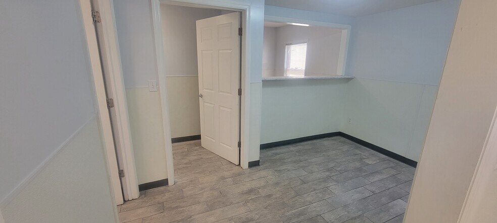 More Photos Of 725 N Wood Ave, Linden Office For Lease