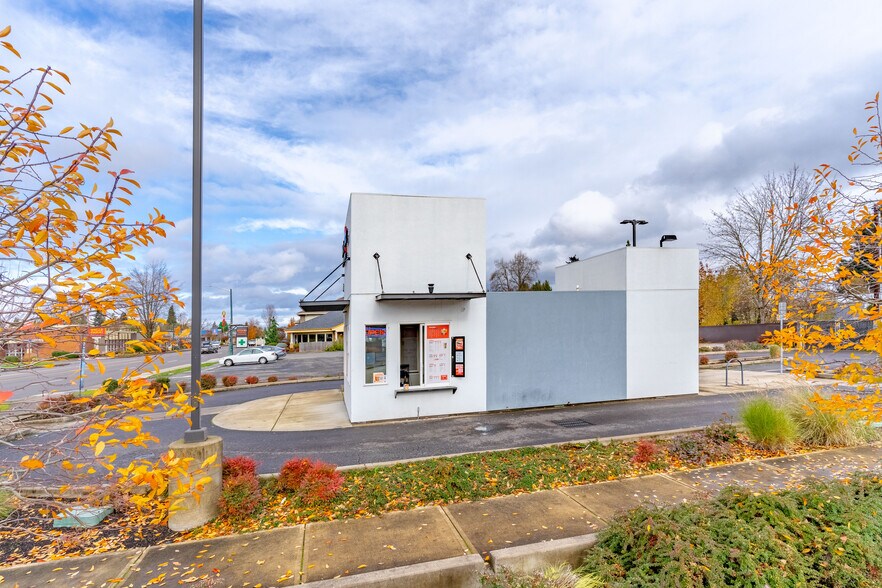 More Photos Of 4560 River Rd N, Keizer Restaurant For Sale