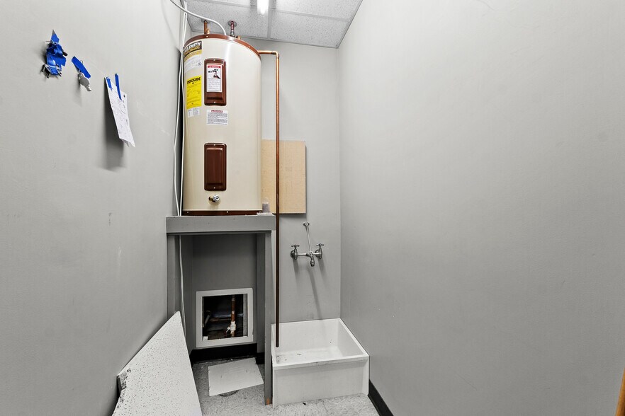 More Photos Of 7200 Highway 150, Greenville Office For Sale