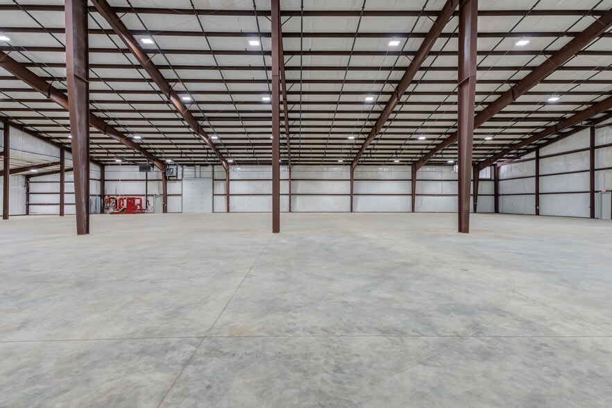 More Photos Of 8111 Patel Dr, Wolfforth Distribution For Sale