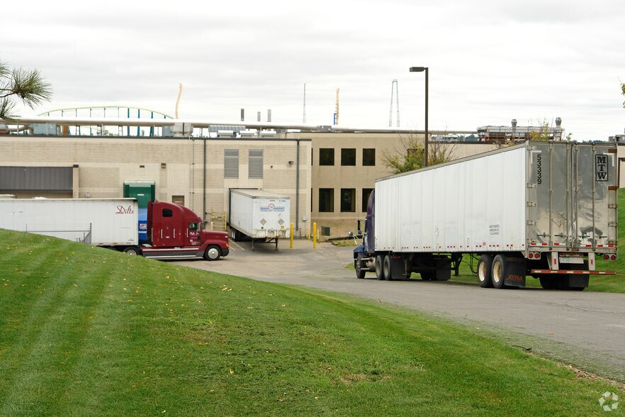 Primary Photo Of 5101 Valley Industrial Blvd S, Shakopee Warehouse For Lease