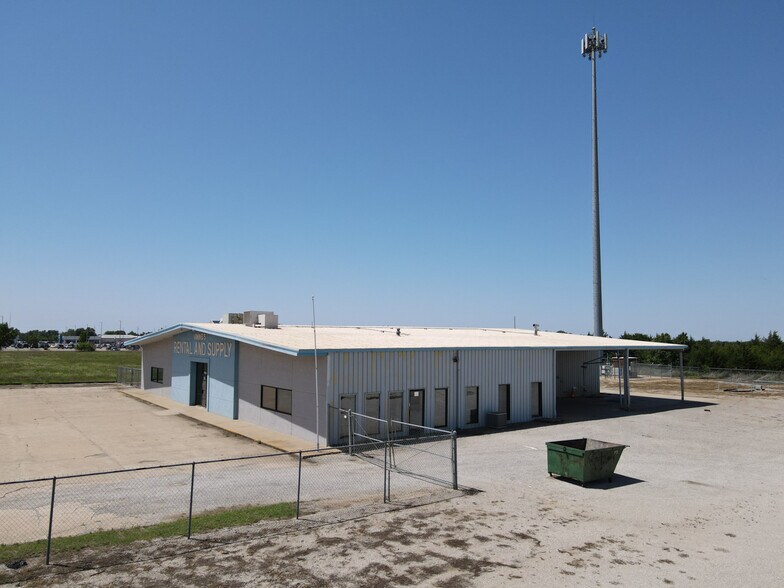 More Photos Of 3700 N 14th St, Ponca City Warehouse For Sale