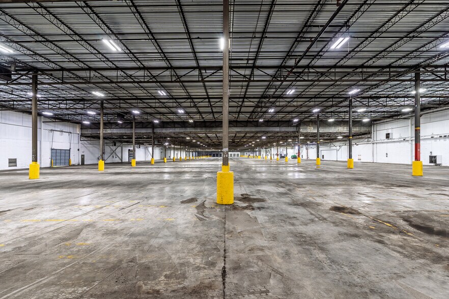 More Photos Of 2370 Sullivan Rd, College Park Manufacturing For Lease