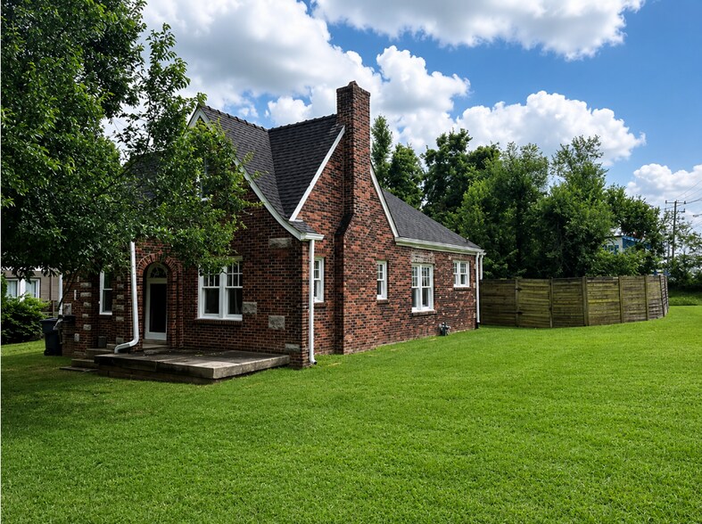 More Photos Of 1100 Riverwood Dr, Nashville Office For Lease