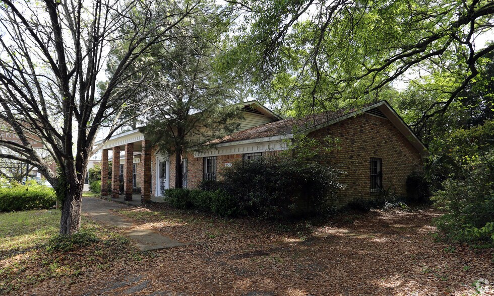 More Photos Of 2577 Government Blvd, Mobile Office For Sale