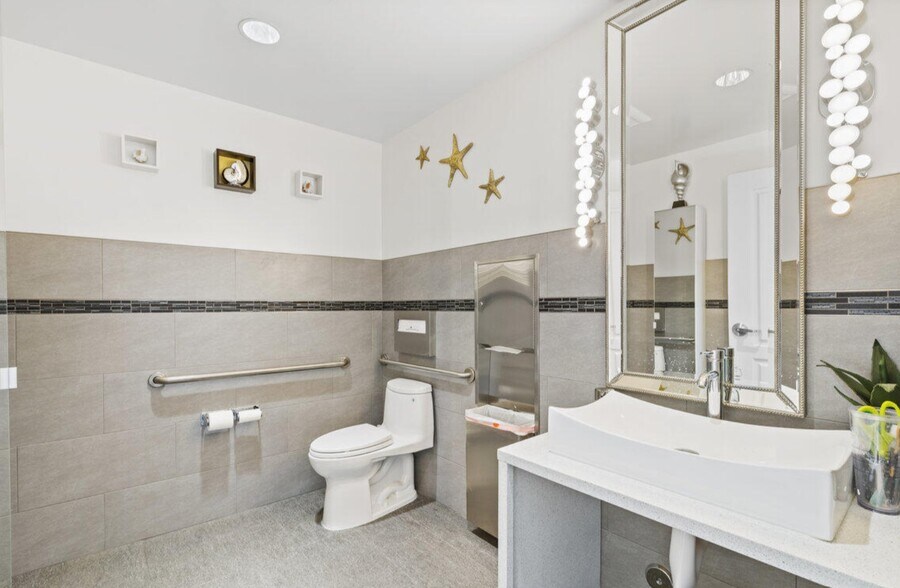 More Photos Of 900 E Main St, Santa Paula General Retail For Sale