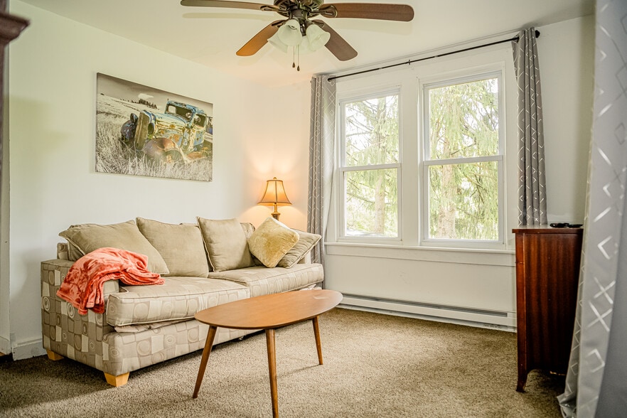 More Photos Of 2735 PA-390, Canadensis Hospitality For Sale