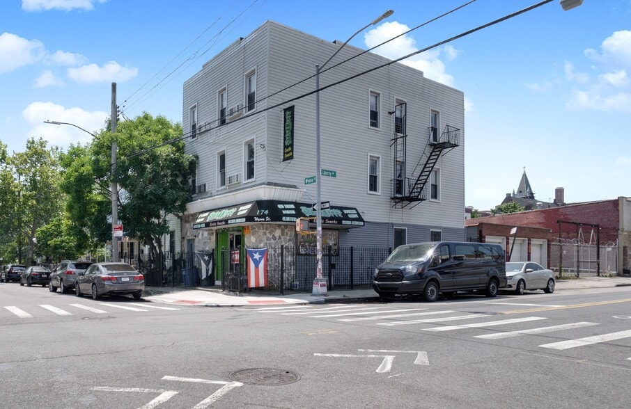 More Photos Of 174 Wyona St, Brooklyn Office Residential For Lease