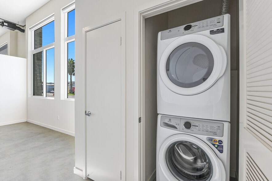 More Photos Of 611 Highland Ave, National City Apartments For Lease