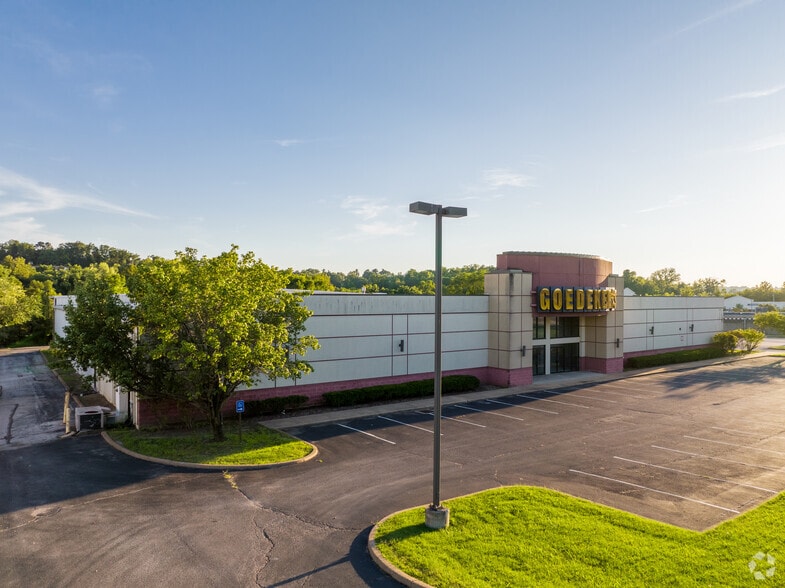 More Photos Of 13850 Manchester Rd, Manchester Freestanding For Lease