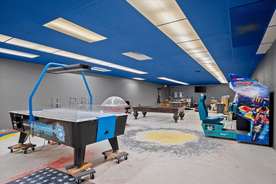 More Photos Of 120-124 E Crawford St, Deer Park Freestanding For Sale