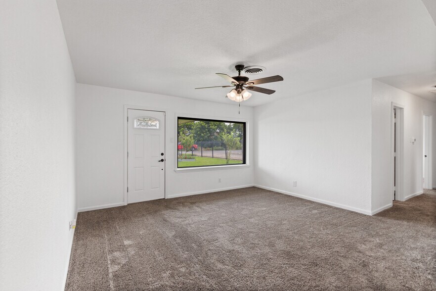 More Photos Of 16815 Avenue A, Channelview Truck Terminal For Sale