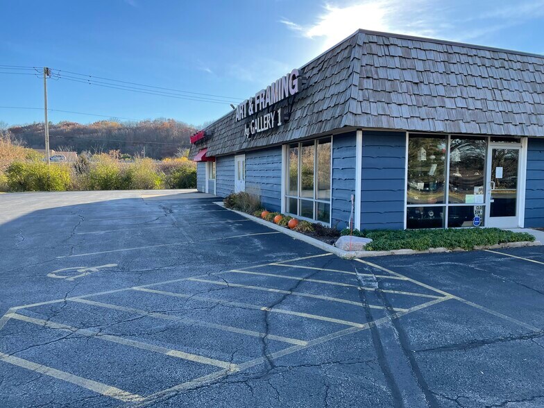 More Photos Of 2410 Milwaukee St, Delafield Storefront Retail Office For Lease