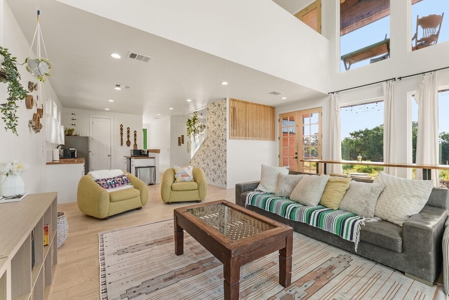 More Photos Of 5460 FM 2325, Wimberley Hotel For Sale