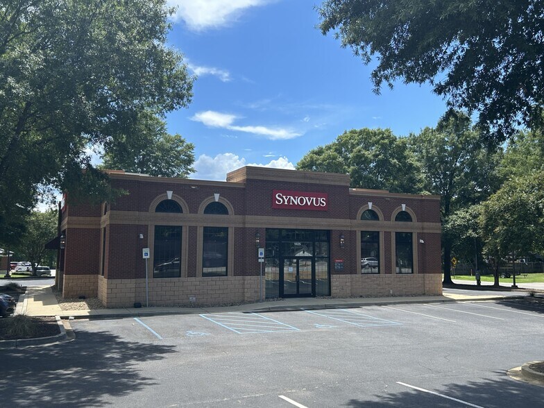 Primary Photo Of 1025 Broad River Rd, Columbia Bank For Lease