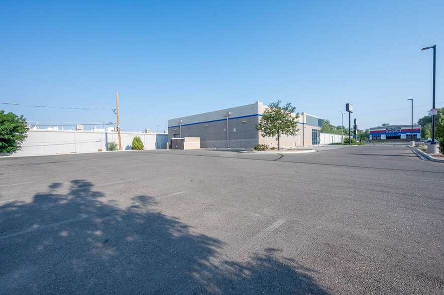 More Photos Of 2893 North Ave, Grand Junction Freestanding For Sale