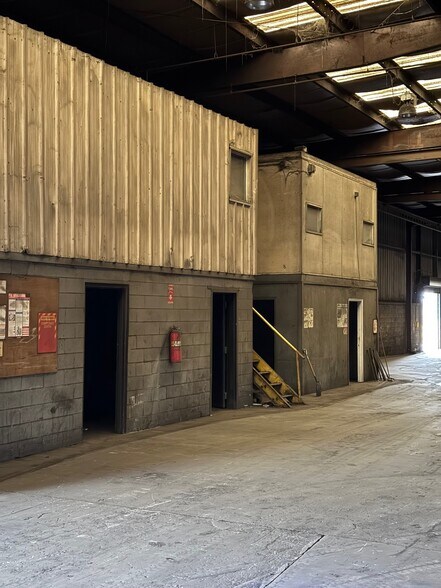 More Photos Of 3335 35th Ave N, Birmingham Manufacturing For Lease