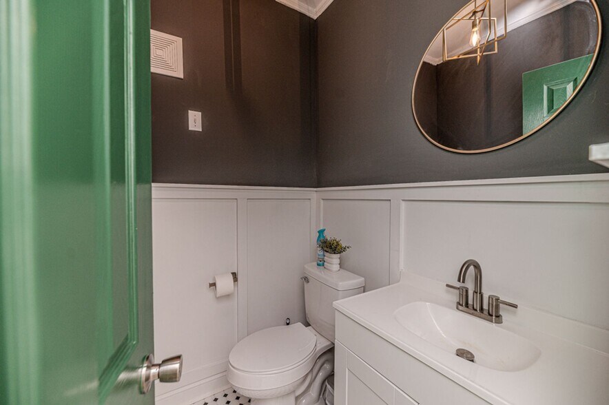 More Photos Of 200-208 S Steele St, Sanford Storefront For Lease