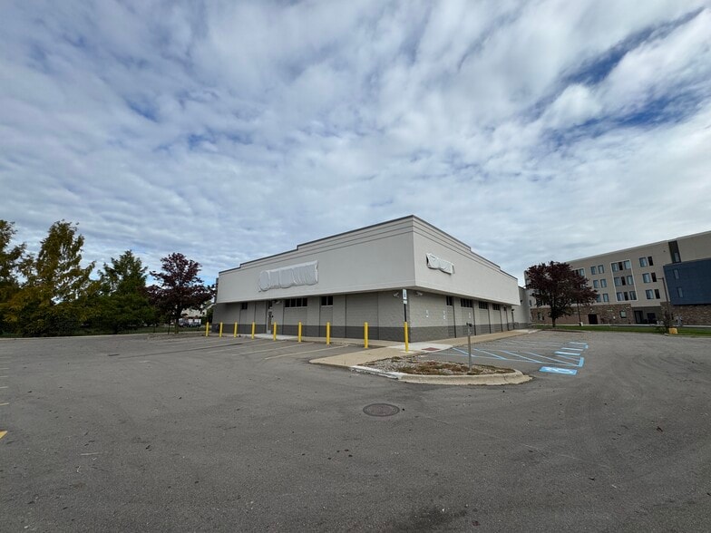 More Photos Of 22981 Hall Rd, Woodhaven Drugstore For Sale