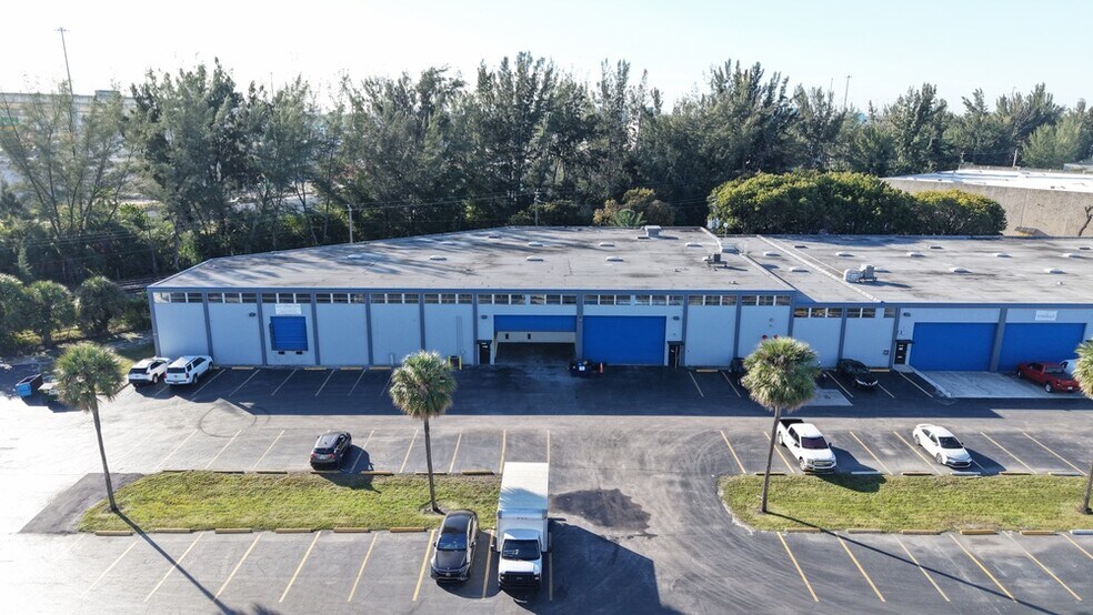 More Photos Of 16411 NW 8th Ave, Miami Distribution For Lease