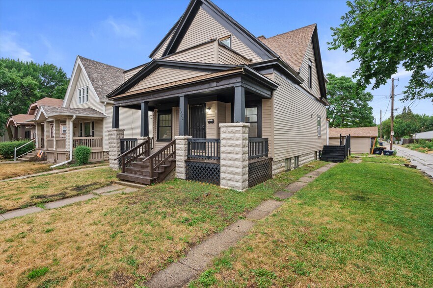Primary Photo Of 1322 W Concordia Ave, Milwaukee Multifamily For Sale