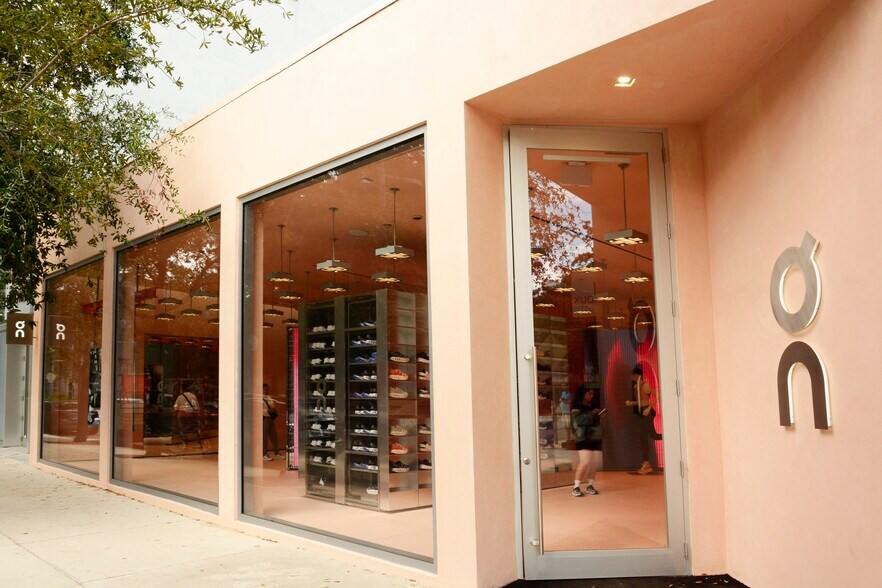 More Photos Of 123-139 NE 40th St, Miami Storefront For Lease