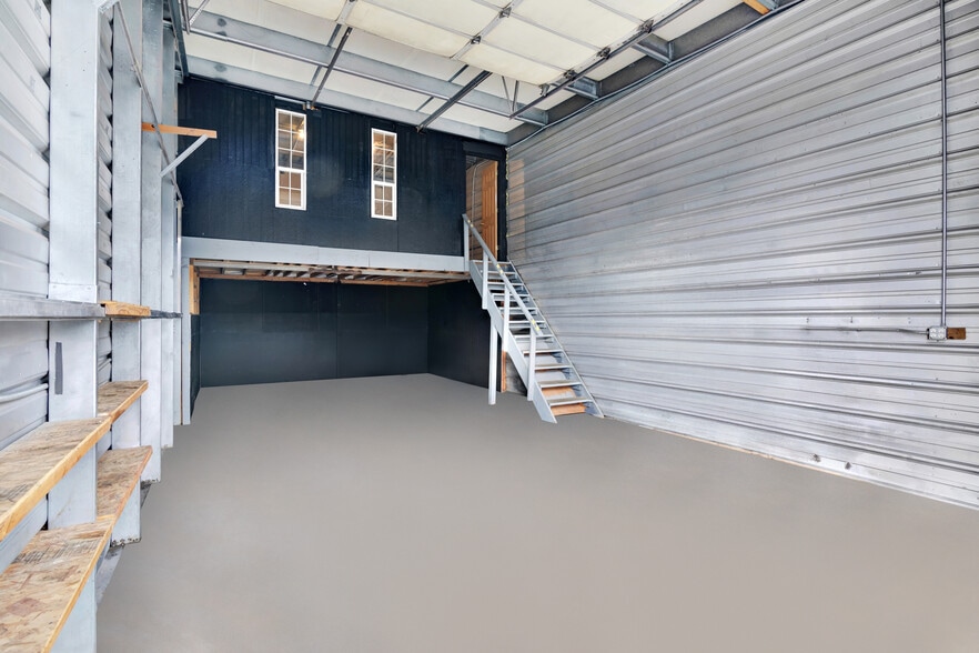 More Photos Of 11105 Steele St S, Tacoma Flex For Lease