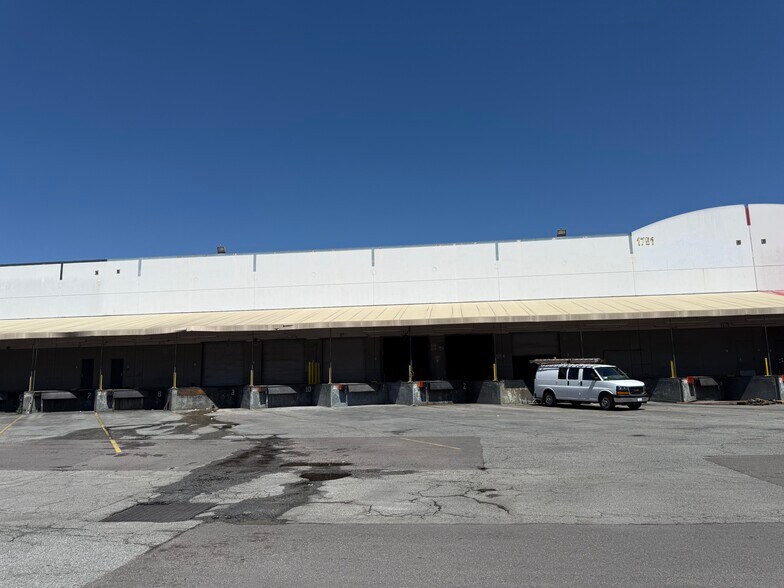 Primary Photo Of 1701-1761 Bay St, Los Angeles Warehouse For Lease